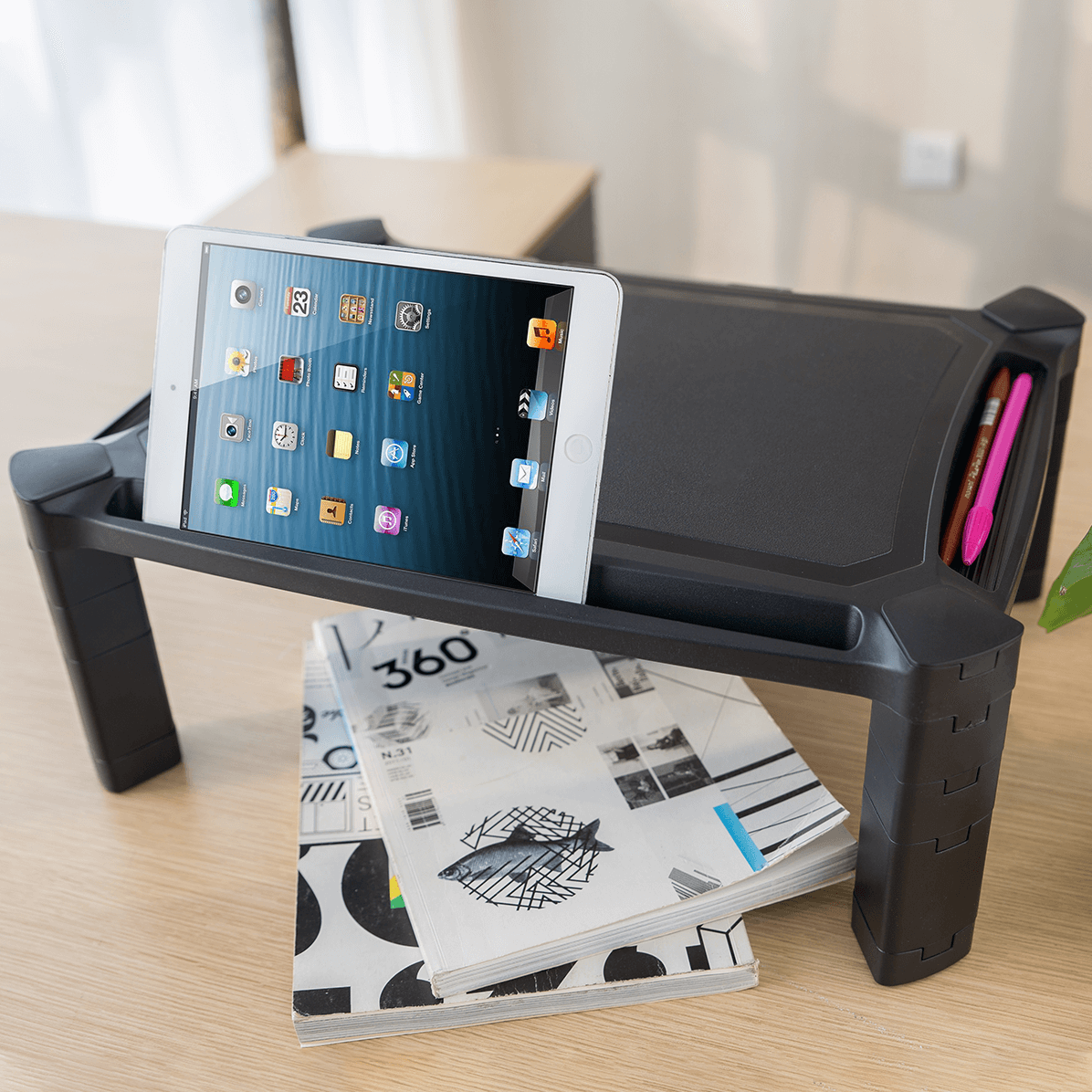UVI monitor smart stand